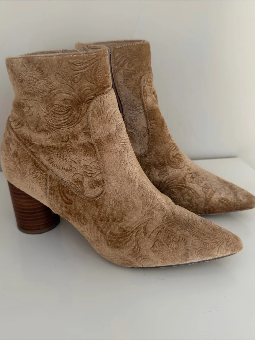 Coconuts by Matisse Alana Natural Floral Jacquard Velvet Ankle Boots 8.5